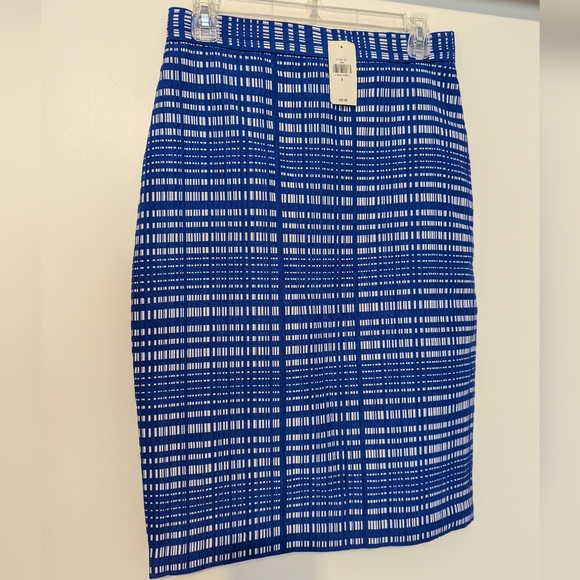 Banana Republic Pencil Skirt, size 6 - Picture 3 of 6